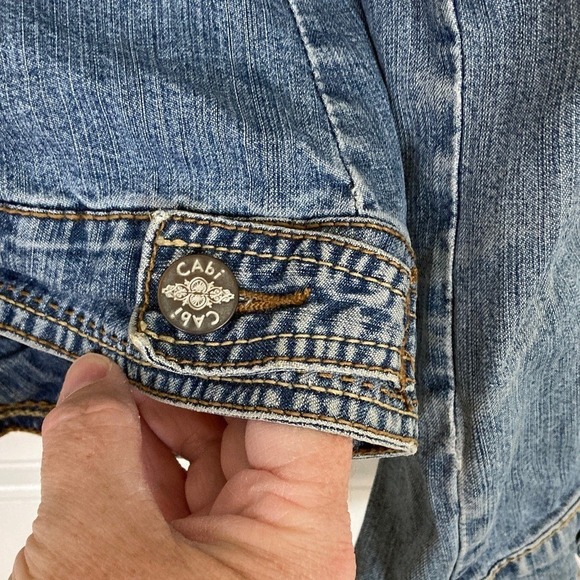 Cabi Womens Classic Denim Jacket Style 511 Size M Medium Wash Button Front - Picture 14 of 14